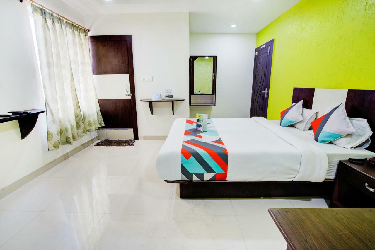 Hotel Chirom Palace กูวาฮาติ ภายนอก รูปภาพ